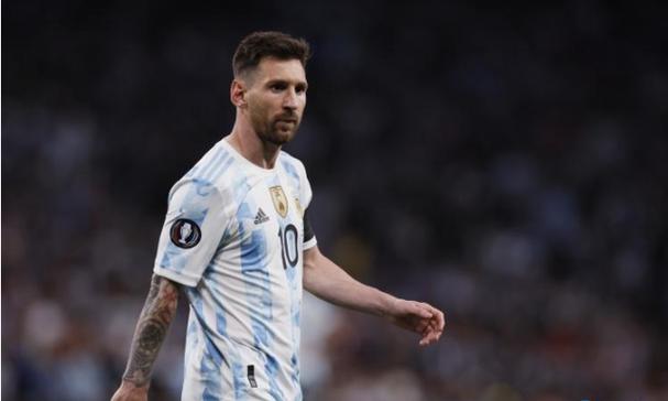 中国高铁“快了”争议!外国游客因误解